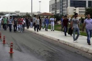 Akdeniz &Uuml;niversitesi karıştı: 2'si polis 4 yaralı