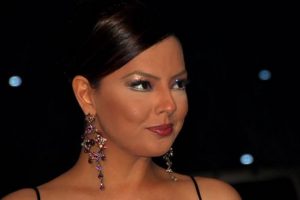 Ebru G&uuml;ndeş'in b&uuml;y&uuml;k &uuml;z&uuml;nt&uuml;s&uuml;...