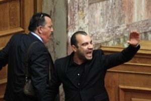 Parlamentoda Nazi selamı