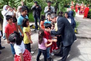 Kimsesiz &ccedil;ocuklara mehterli karşılama
