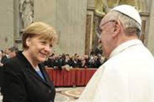 Merkel'den Papa Franciscus'a ziyaret