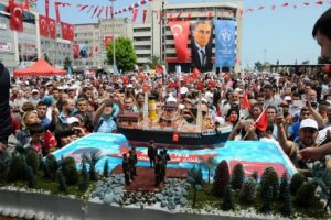 Atat&uuml;rk'e doğum g&uuml;n&uuml; pastası