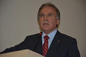 AK Parti'li Şahin'den tarih kitabı eleştirisi