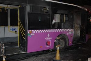 Belediye otob&uuml;s&uuml;ne molotoflu saldırı