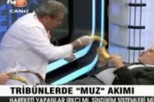 Erman Toroğlu'ndan muz şov