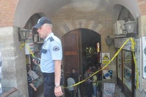 Kapalı &ccedil;arşıda silah sesleri