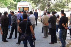 &Ouml;ğrenciler piknik d&ouml;n&uuml;ş&uuml; kaza yaptı: 1 &ouml;l&uuml;, 3 yaralı