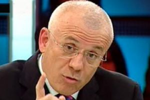 &Ouml;zk&ouml;k'ten Aysever'e canlı yayında fır&ccedil;a