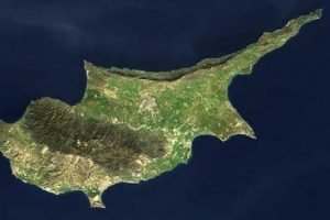 "Kıbrıslılar bizi kara para konusunda aldattı"