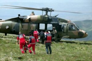 Dağda yaralanan &ccedil;ocuk helikopterle hastaneye kaldırıldı