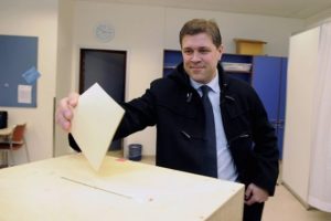 İzlanda'da koalisyon h&uuml;k&uuml;meti kuruldu