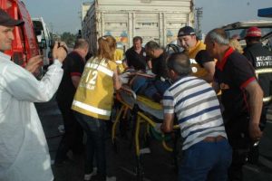 Trafik canavarı yine can aldı: 1 &ouml;l&uuml;, 2 yaralı