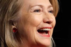Hillary Clinton'a insanlık &ouml;d&uuml;l&uuml;
