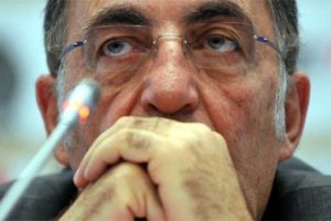 "Trib&uuml;n eşkıyalarına prim vermeyin"