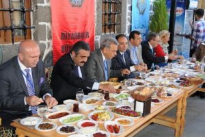 İzmir'den Diyarbakır'a 190 kişilik &ccedil;ıkarma