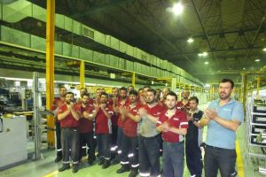 İş&ccedil;iler sokaktaki eylemlerini iş yerlerine taşıdı