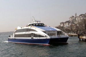 İstanbul'da fırtına deniz ulaşımını vurdu