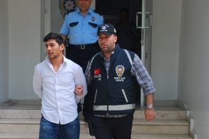 Ka&ccedil;ak aşıklar g&ouml;zaltına alındı