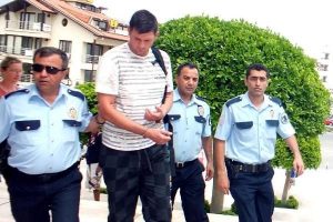 Taksiciyi d&ouml;ven İngiliz turist adli kontrolle serbest