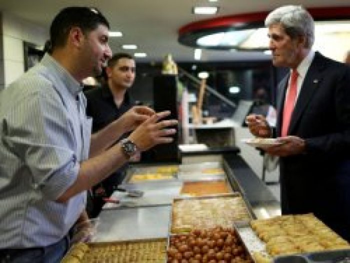 Kerry Ramallah'ta d&ouml;ner ve baklava yedi tartışması