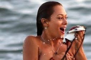 Malibu sahilllerinde &uuml;sts&uuml;z &ccedil;ekim