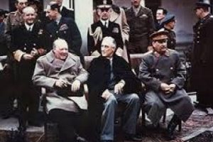 Churchill ve Stalin kendini i&ccedil;kiye vermiş