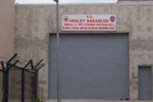 İmralı'ya 8 h&uuml;k&uuml;ml&uuml; daha gidiyor!