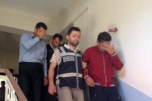 Kuyumcuya sahte altın saat satan 3 ş&uuml;pheli yakalandı
