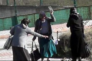 Hırsızlar polise yakalanmamak i&ccedil;in...