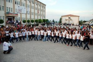 Bahar şenliğinde eğlence zamanı