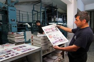 Muhalifler seslerini gazeteyle duyuruyor