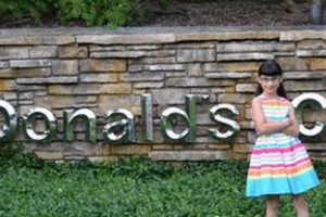 9 yaşındaki kızdan Mc Donald's'a fır&ccedil;a!
