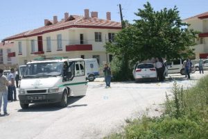 Sokak ortasında pompalı t&uuml;fekle &ouml;ld&uuml;rd&uuml;