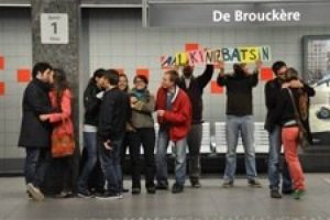 Br&uuml;ksel'den '&ouml;p&uuml;şme' desteği