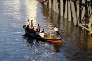 Myanmar'da otob&uuml;s nehre d&uuml;şt&uuml;: 11 &ouml;l&uuml;, 16 yaralı