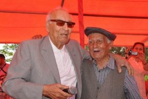 Yaşar Kemal k&ouml;y&uuml;nde kendi adını taşıyan parkı a&ccedil;tı