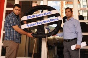CHP'li gen&ccedil;lerden il&ccedil;e y&ouml;netimine siyah &ccedil;elenk