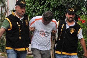 Kızını ziyaret edince yakalandı