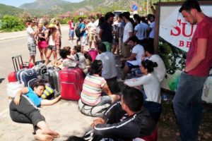 &Uuml;niversitelilere, festival d&ouml;n&uuml;ş&uuml; otob&uuml;s işkencesi
