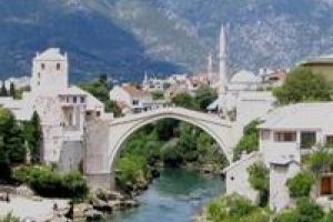 Mostar K&ouml;pr&uuml;s&uuml;'nden cesaret atlayışı
