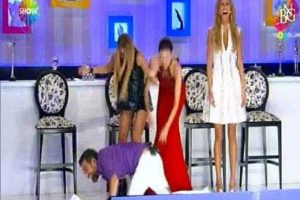 Hakan Akkaya yere kapaklandı!