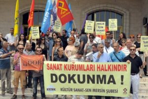 Sanat&ccedil;ılardan kanun taslağı tepkisi