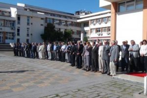 Yeni valiyi karşılama kuyruğu
