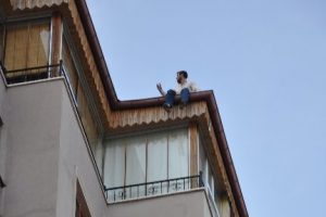&Ccedil;ocuğuna ameliyat parası bulamayınca...