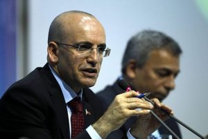 Benzin fiyatında vergi y&uuml;k&uuml; d&uuml;şt&uuml;