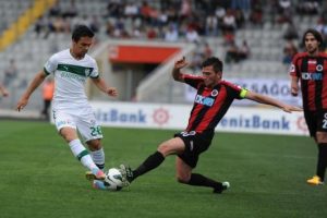 "Bursaspor'da futbolcu olamayan hi&ccedil;bir yerde olamaz"