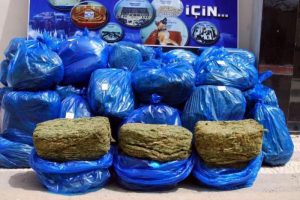 Polisten zehir ka&ccedil;ak&ccedil;ılarına darbe