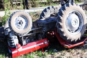 Trakt&ouml;r&uuml;n altında kalan &ccedil;ift&ccedil;i yaşamını yitirdi