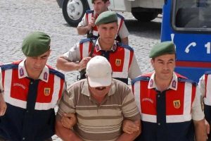 İcradan trakt&ouml;r&uuml;n&uuml; alan genci &ouml;ld&uuml;ren tutuklandı
