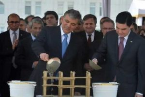 G&uuml;l, T&uuml;rkmenistan'da temel atma t&ouml;renine katıldı